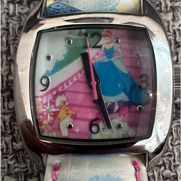 Walt Disney Cinderella Watch (Vintage) - Picture 2 of 7